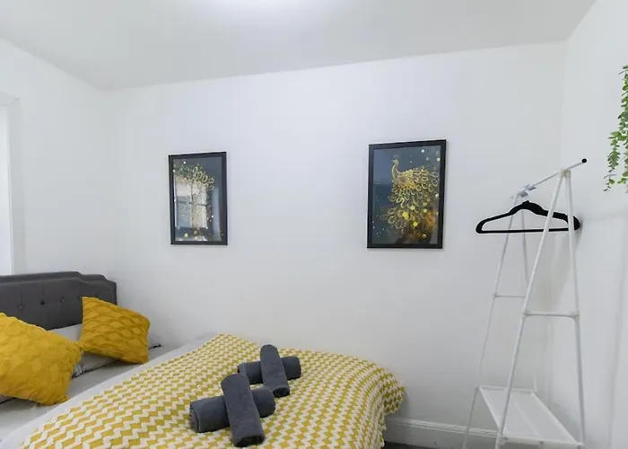 Open Mind Property - Southsea With Free Parking